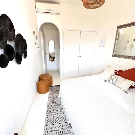 לינה וארוחת בוקר Casa Maddy 4*